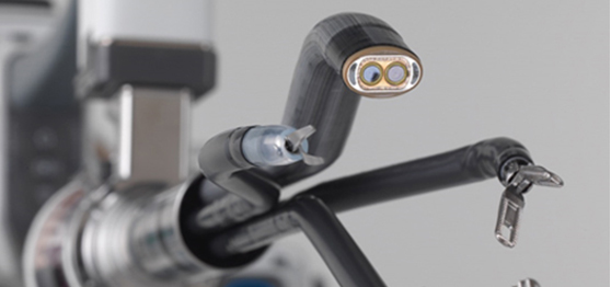 다관절 로봇과 3D HD 카메라로 넓은 시야 확보